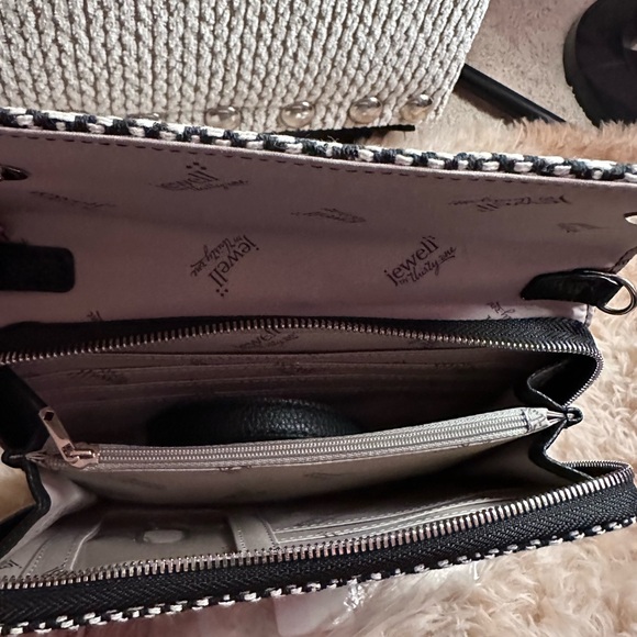 NWT Thirty-One Geometric Black and White Crossbody - Picture 7 of 8